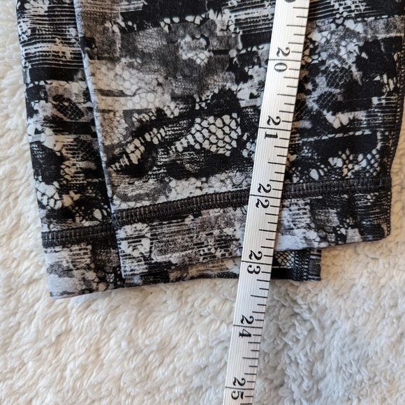 Wunder Under 23" Leggings - Picture 2 of 4